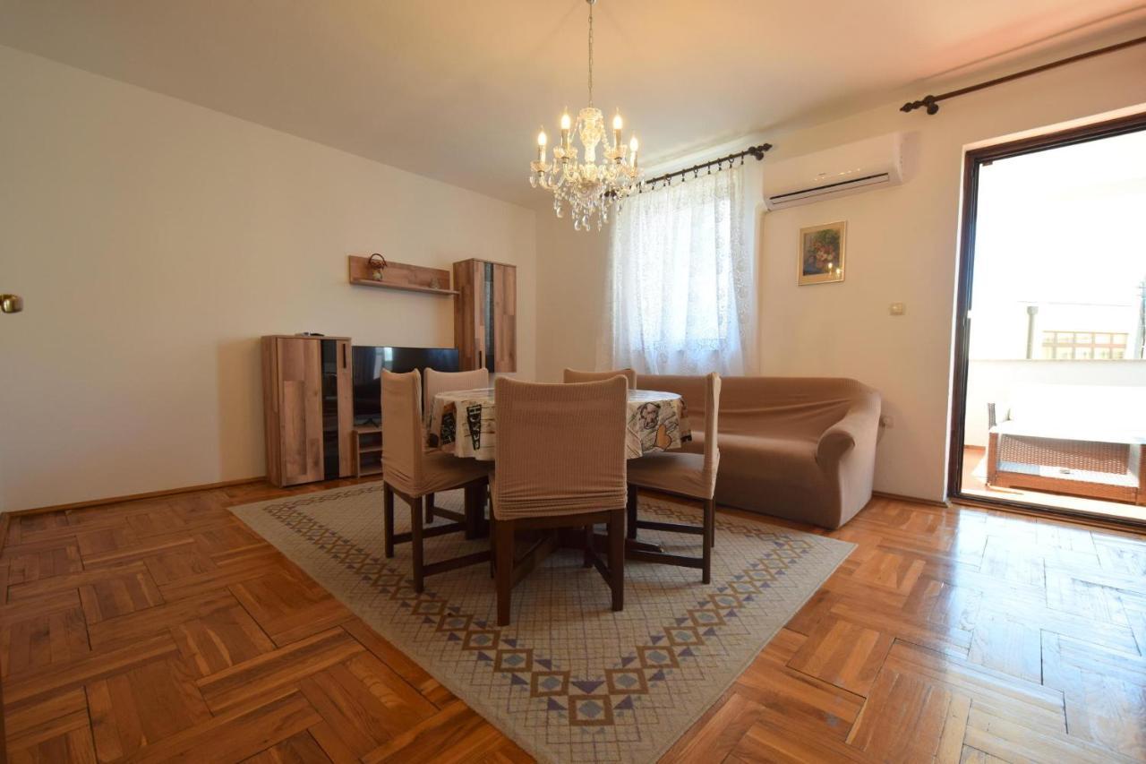 Apartments Petrovic Malinska Esterno foto